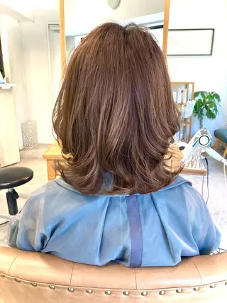 ミディアム カラー スタジオフツーロ バイビーヘアーのヘアスタイル