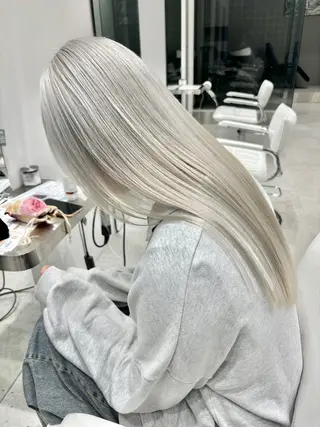 ロング カラー iLi 《イリ》のヘアスタイル
