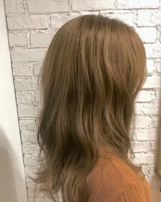 ミディアム 飯塚 七海のヘアスタイル