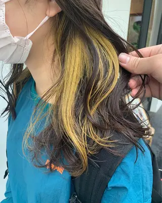 ミディアム カラー スダユーヤ 💫推しカラーウルフのヘアスタイル
