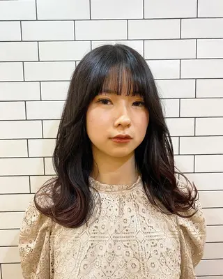 セミロング カラー TAI透明カラー 柔らかい縮毛矯正のヘアスタイル