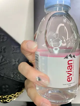 ネイル PRIVÉ白金🫧 ツヤ感ちゅるんネイルのネイルデザイン
