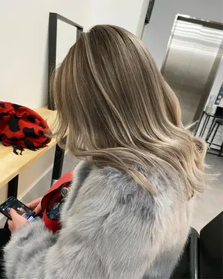 ミディアム カラー ブリーチ 透明感HIDEのヘアスタイル