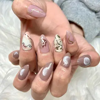 ミディアム ネイル Y. Sのネイルデザイン