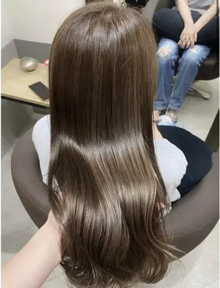 ロング broteなかもず 【髪にドラマを】のヘアスタイル