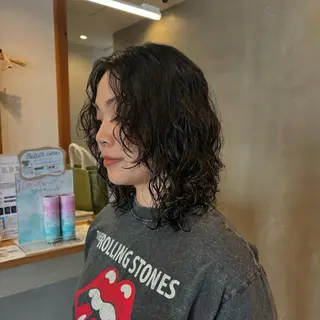 ミディアム AILERON 神村のヘアスタイル