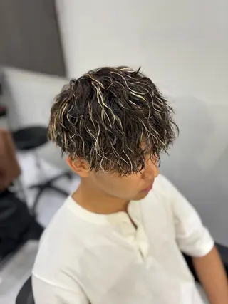 カラー パーマ メンズ 山田 瑛司のヘアスタイル