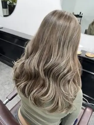 ロング カラー 💖透明感カラー💖 美優のヘアスタイル
