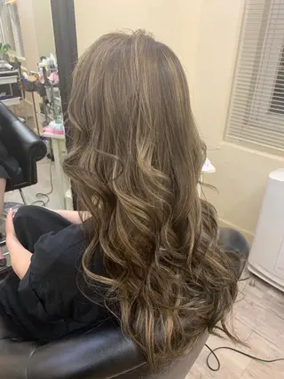 ロング カラー 鶴見 和美のヘアスタイル