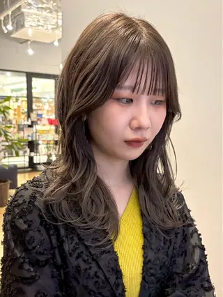 カラー 真下 瑞歩のヘアスタイル