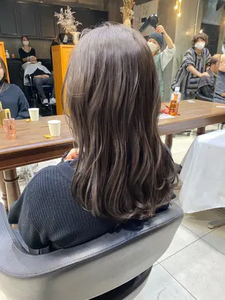 セミロング カラー 透明感カラー🌿 グレージュ🐺陽介のヘアスタイル