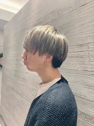 ショート カラー サキ🤍ハイトーン 🪩レイヤーカットのヘアスタイル