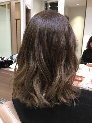 セミロング カラー ヘアアレンジ 白髪ぼかしハイライト 茗荷谷駅徒歩2分のヘアスタイル