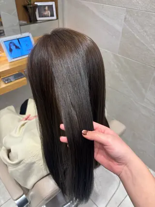 カラー YOLO 渋谷 NANAMIのヘアスタイル