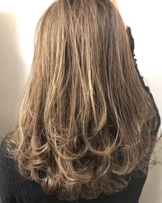 ミディアム カラー 岡田 拓也のヘアスタイル