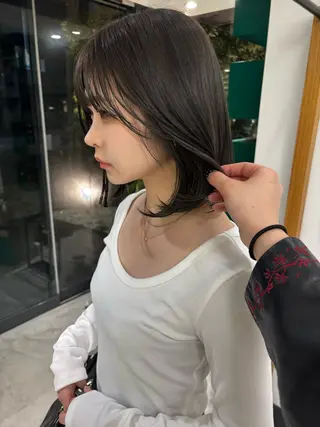 カラー なのは\透け感カラー \レイヤーカットのヘアスタイル
