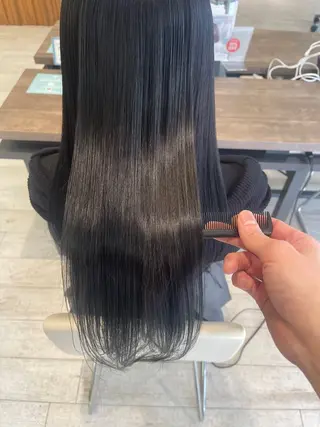 ロング デザインカラー、艶髪 大塚 耕平のヘアスタイル