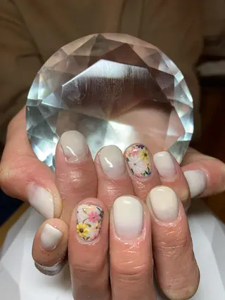 ネイル LAVISH 大和店 🤱子連れ大歓迎のネイルデザイン