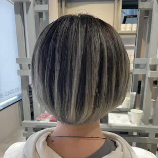ショート カラー ブリーチ👩🦳/ ✂︎MANAMIのヘアスタイル
