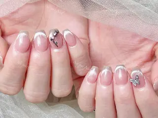 ネイル 🦋 Queenieのネイルデザイン