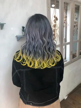 セミロング カラー パーマ ヘアアレンジ 推し活専用 【派手髪】飯野ゆかりのヘアスタイル