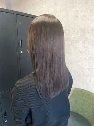 セミロング カラー HAILEY HONAMIのヘアスタイル