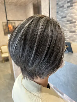 ショート カラー 髪質改善🩶 美髪矯正オガタのヘアスタイル