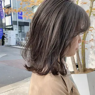 ショート カラー ハイトーンボブ 前田 表参道　グレージュのヘアスタイル