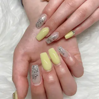 ミディアム ネイル Y. Sのネイルデザイン