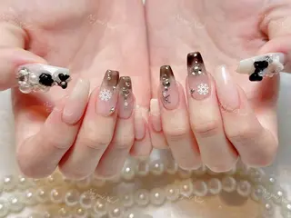 ネイル 🦋 Queenieのネイルデザイン