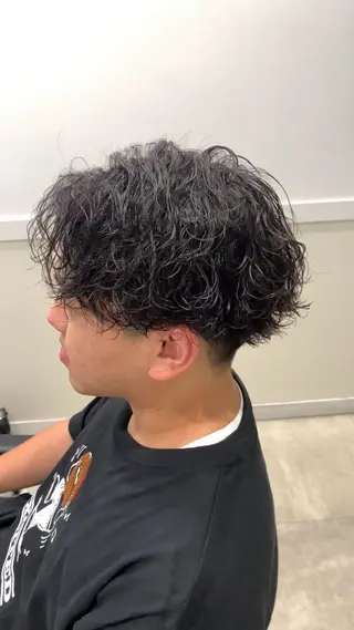 ミディアム パーマ メンズ クセを最大限に活かす メンズパーマ奈良大祐のヘアスタイル