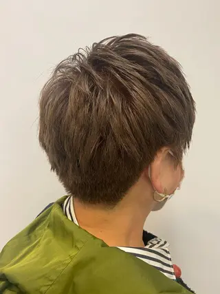 ショート カラー & kuのヘアスタイル