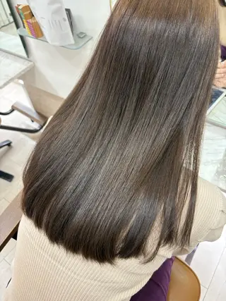 カラー 栗田 優月のヘアスタイル