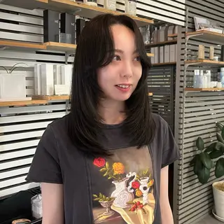 ミディアム SiLO yuri andoのヘアスタイル