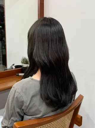 カラー DEPT 西川もかのヘアスタイル