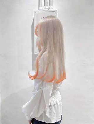 ロング Muミュー/ブリーチ ハイトーン　Wカラーのヘアスタイル