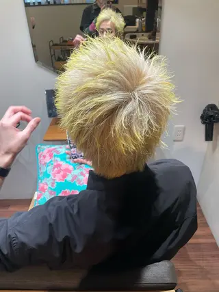 ショート カラー KURIA‪‪/ブリ ーチ/ダブルカラーのヘアスタイル