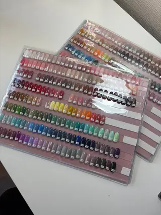 ミディアム ルミエナリトリート MUKAEDAのネイルデザイン