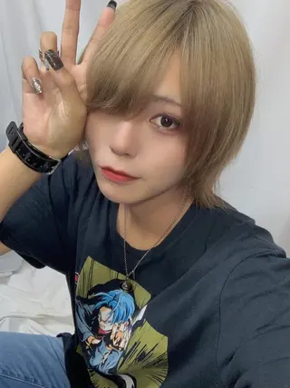 ショート 派手髪支持率No1 Eisukeのヘアスタイル