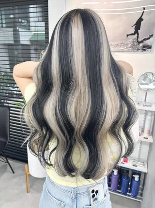 ロング カラー ハイトーンカラー 🦋yuri🦋のヘアスタイル