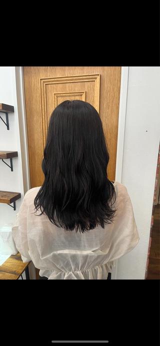 セミロング カラー くいた あやなのヘアスタイル
