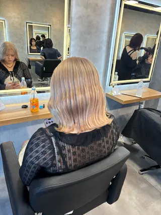 ロング カラー パーマ ヘアアレンジ 透明感ブリーチカラー 🌈TOMOHIROのヘアスタイル