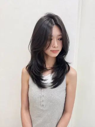 セミロング カラー 透明感カラーレイヤー ブリーチ🌙Manaのヘアスタイル
