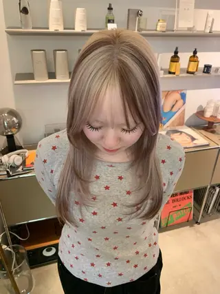 ロング wakana/ 柔らかベージュカラーのヘアスタイル