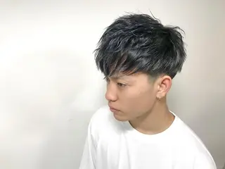 ショート カラー 綾田 一蔵のヘアスタイル