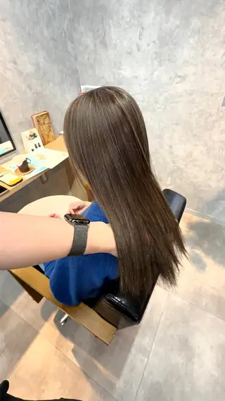 ロング motoトップカラー リスト/ブリーチカラのヘアスタイル