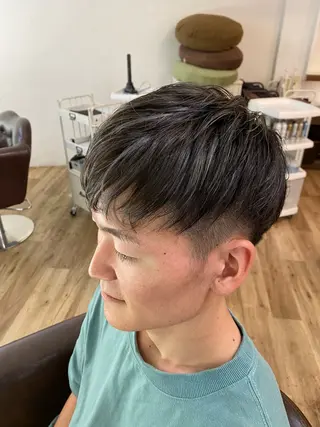 ショート カラー 伊東 隼太朗のヘアスタイル