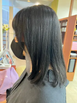ミディアム カラー 黒崎 美乃里のヘアスタイル