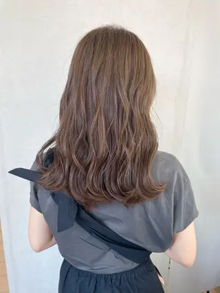 セミロング カラー 🪐脱白髪染め 🪐松尾菜々美のヘアスタイル