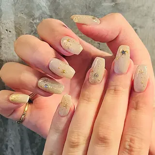 ネイル i+ söpö .nのネイルデザイン